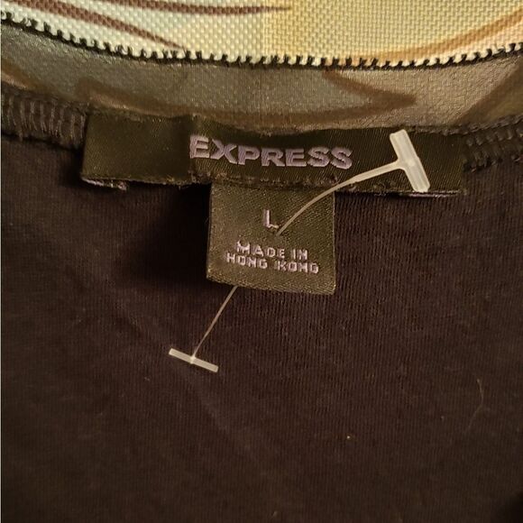 🟢EXPRESS short sleeve Tee - Picture 4 of 4